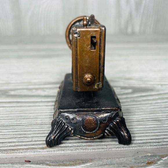 Vintage Durham Miniature Metal Dollhouse Diorama Sewing Machine Hong Kong - Picture 3 of 8